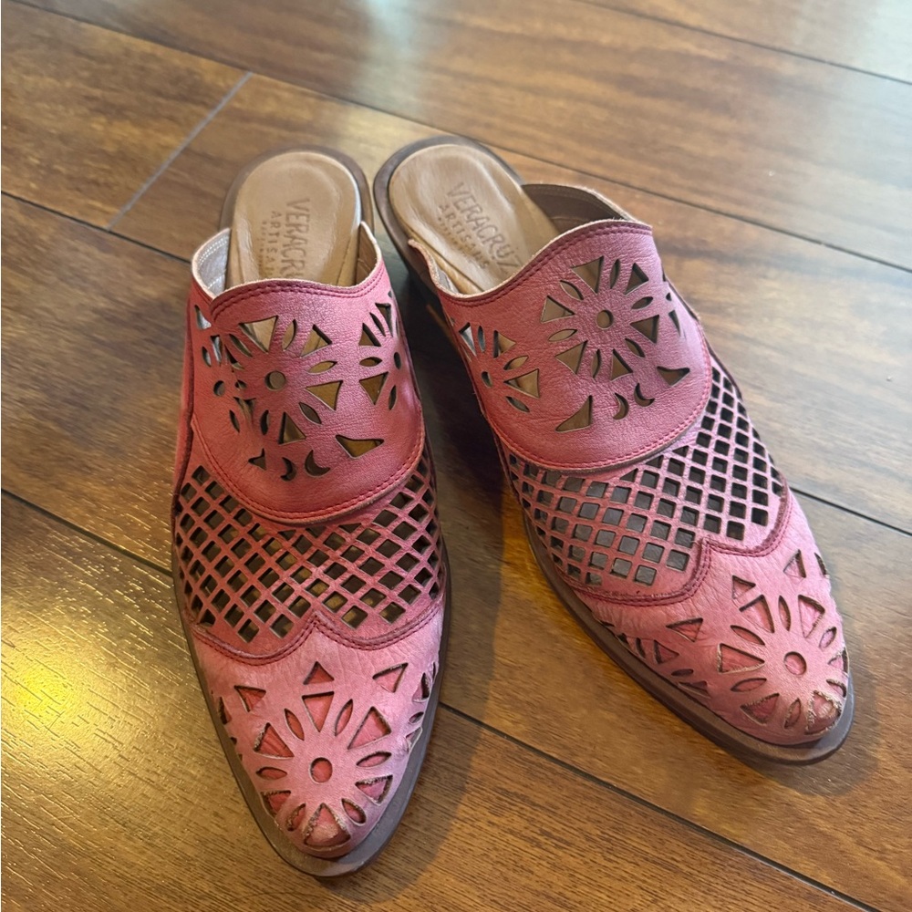 Veracruz Artisans Leather Cutout Mules